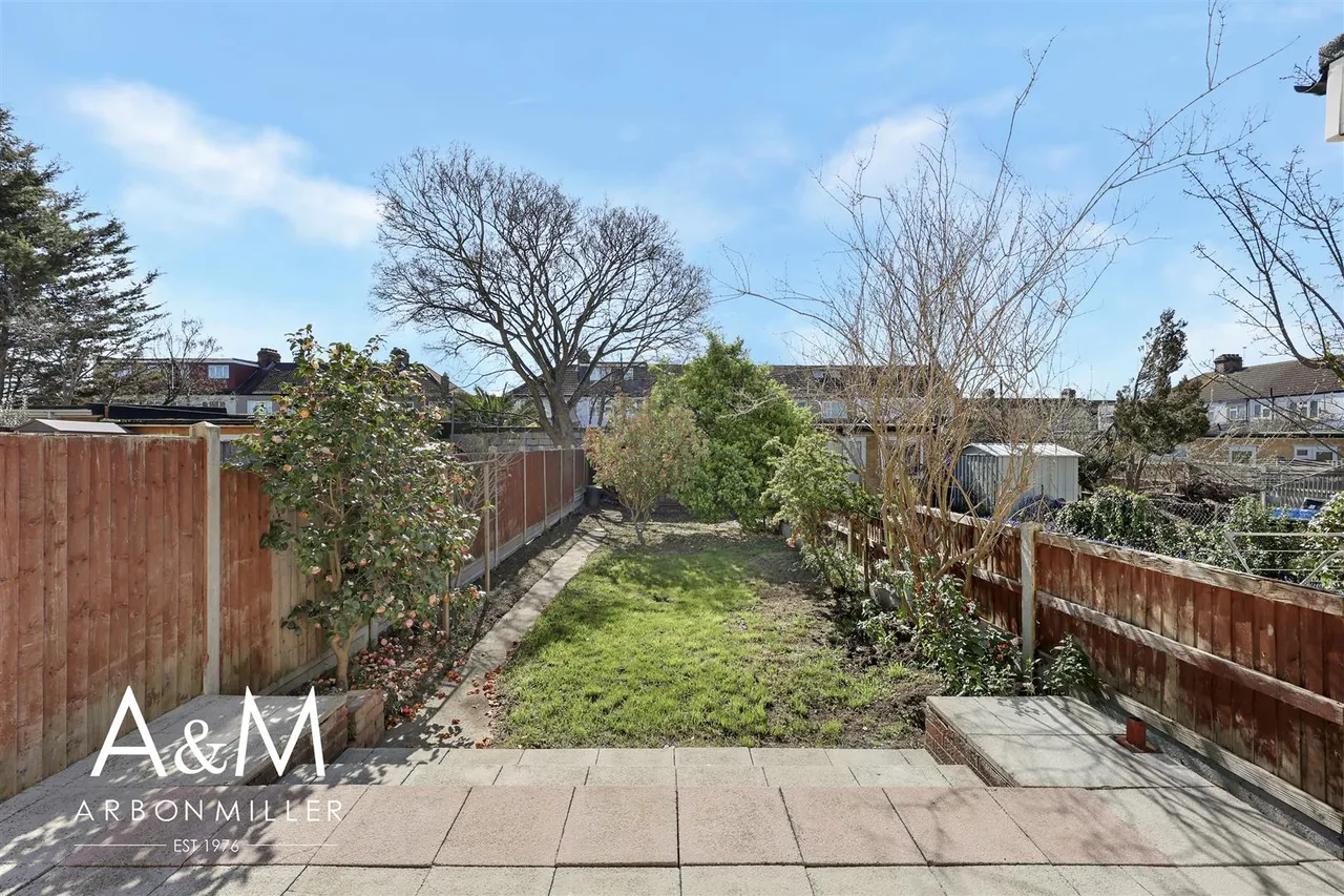 Cotswold Gardens, Newbury Park, Essex, Ilford, IG27DW, photo 20
