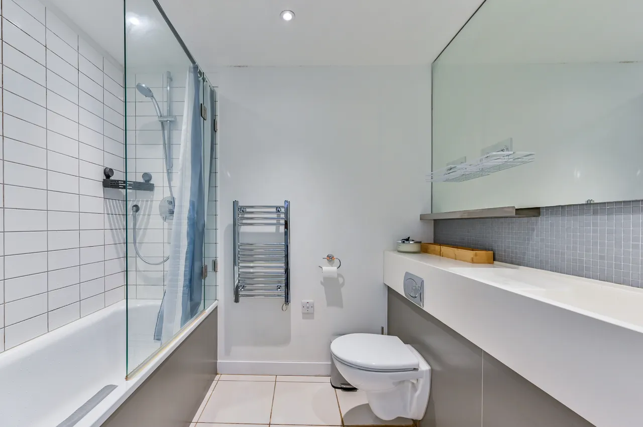 82 Blake Apartments, New River Village, New River Avenue, London, photo 3
