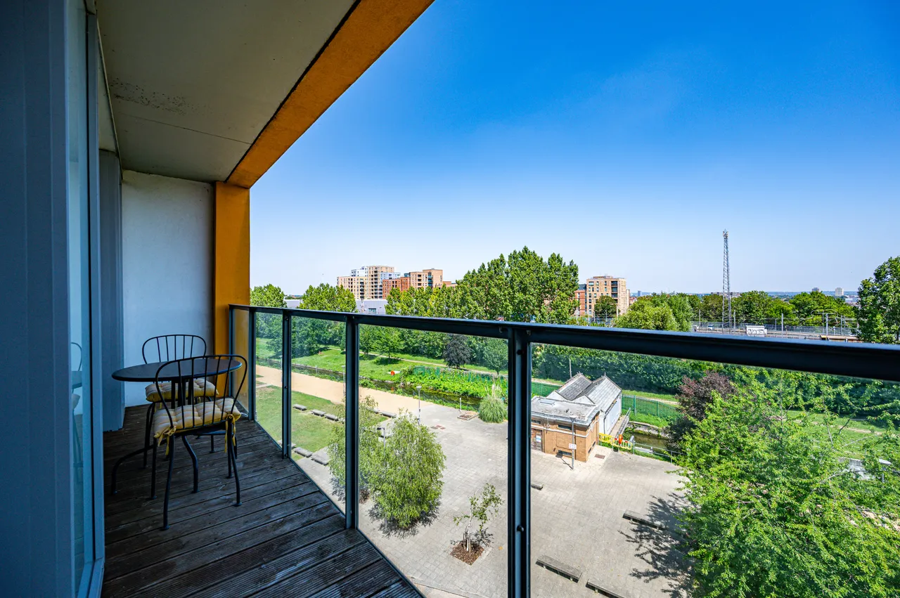 82 Blake Apartments, New River Village, New River Avenue, London, photo 8