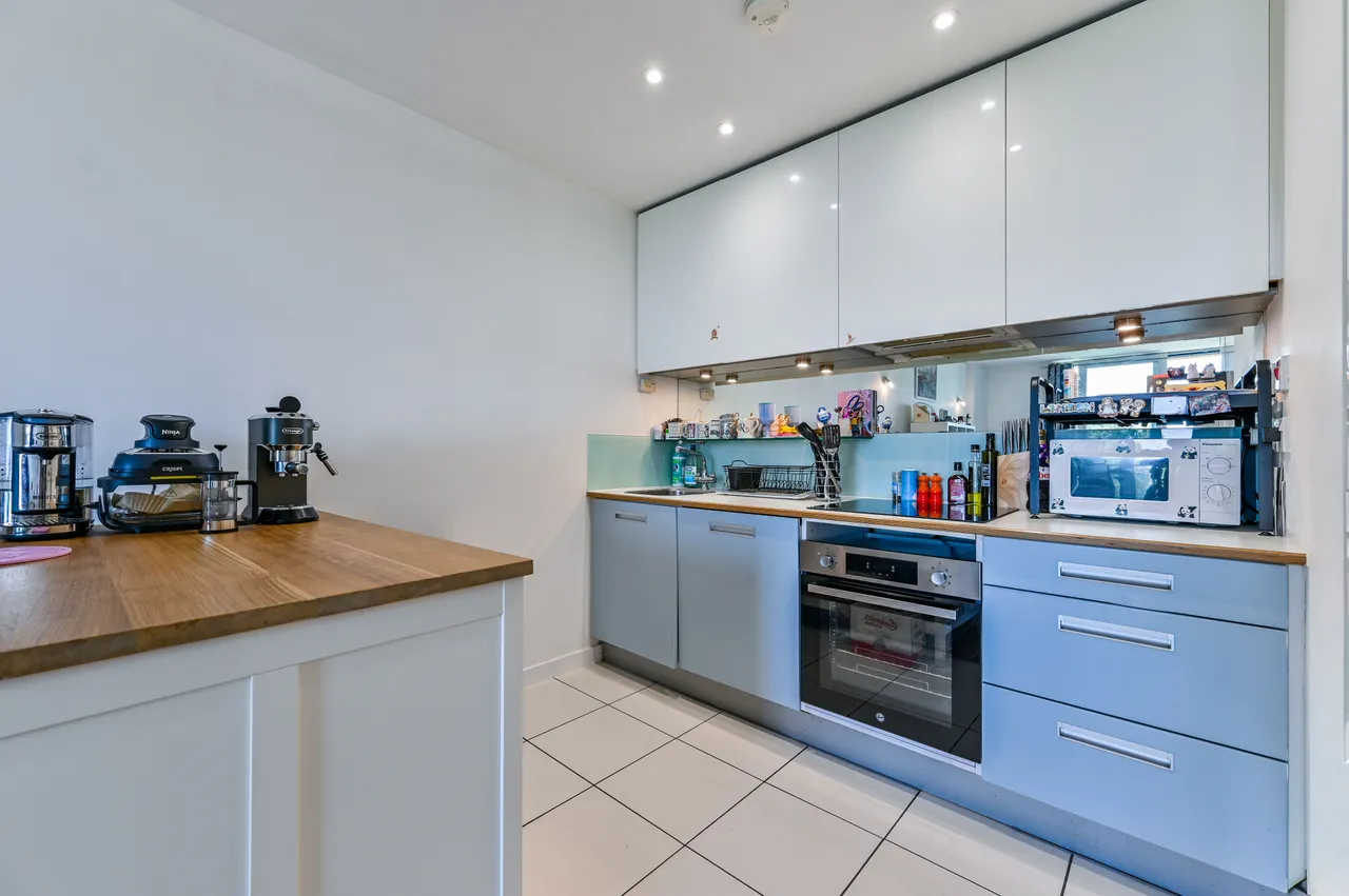 82 Blake Apartments, New River Village, New River Avenue, London, photo 4