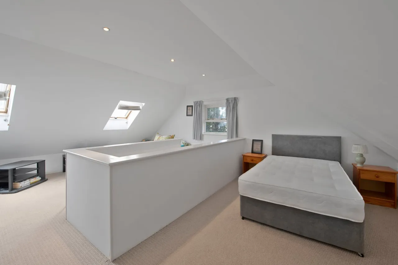 Gordon Avenue, East Sheen, SW14, photo 11