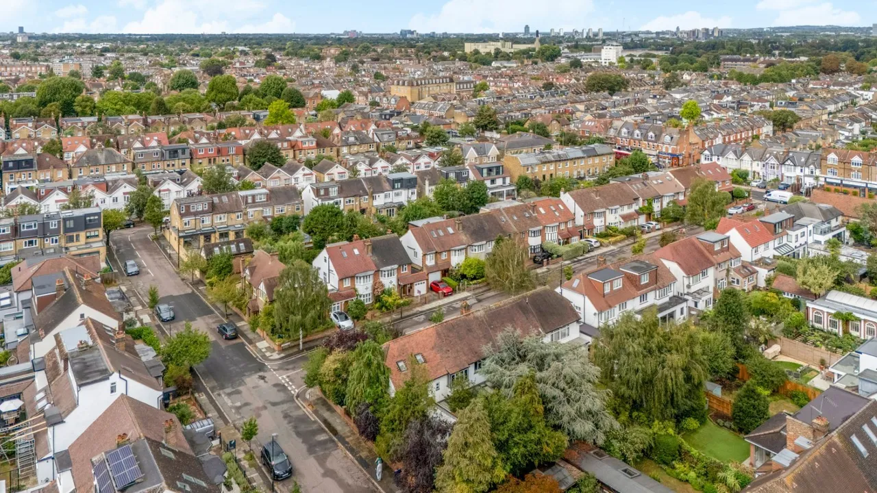 Gordon Avenue, East Sheen, SW14, photo 27