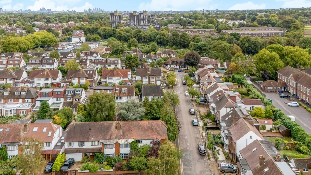 Gordon Avenue, East Sheen, SW14, photo 28