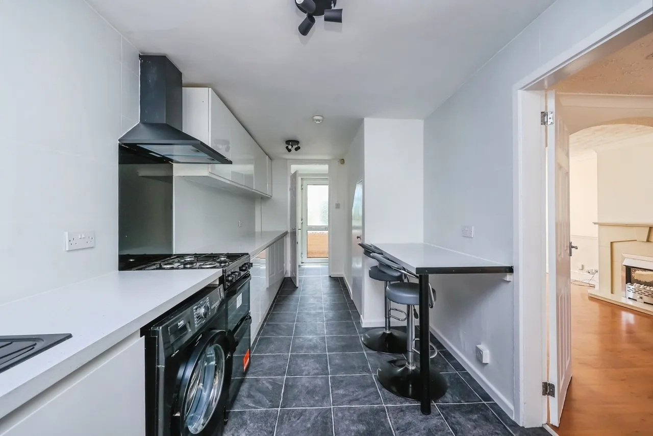 Farnborough Road, Clifton, Nottingham, NG11, photo 8