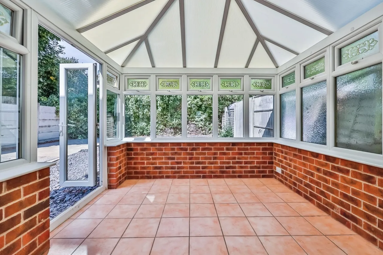 Farnborough Road, Clifton, Nottingham, NG11, photo 7