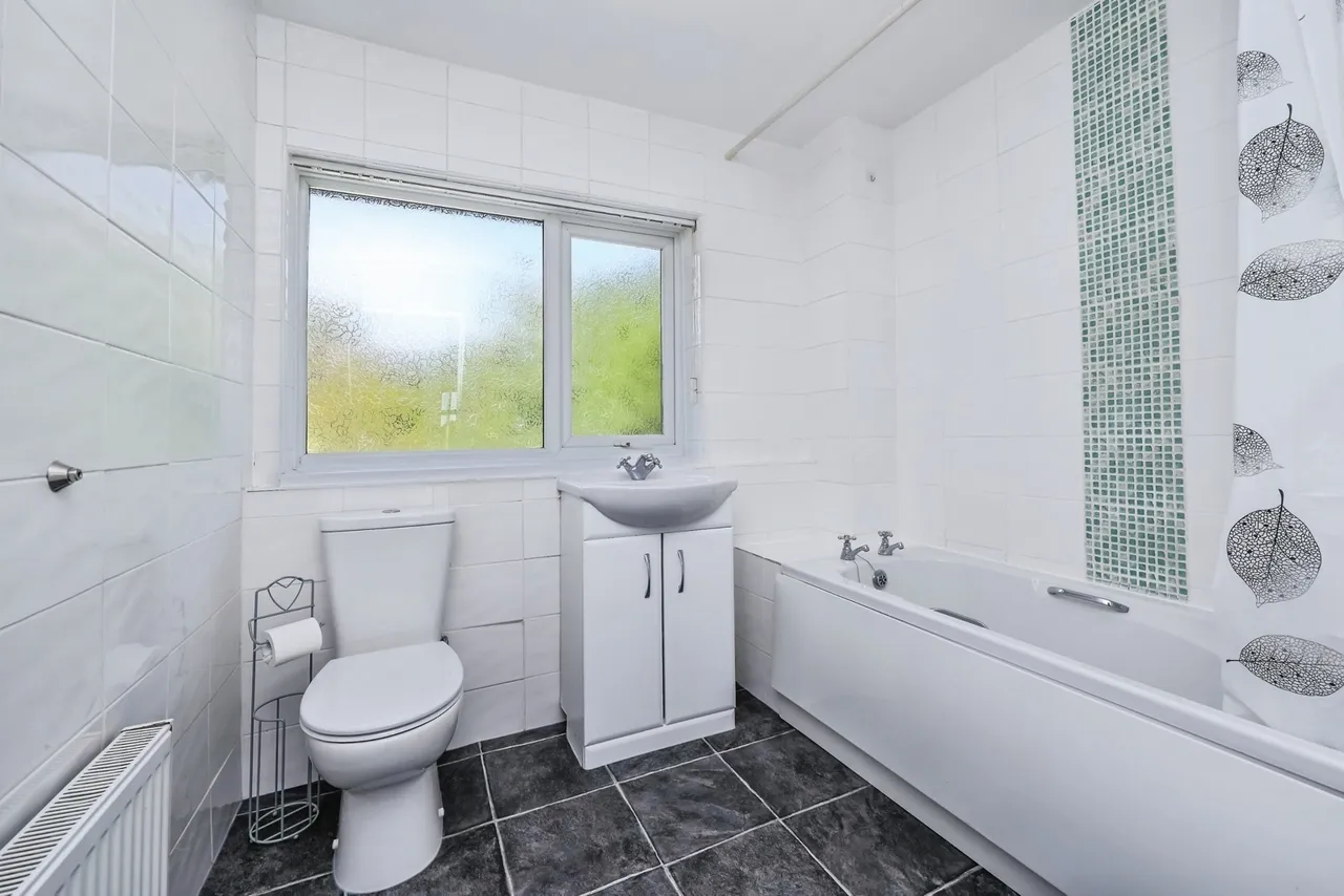 Farnborough Road, Clifton, Nottingham, NG11, photo 14