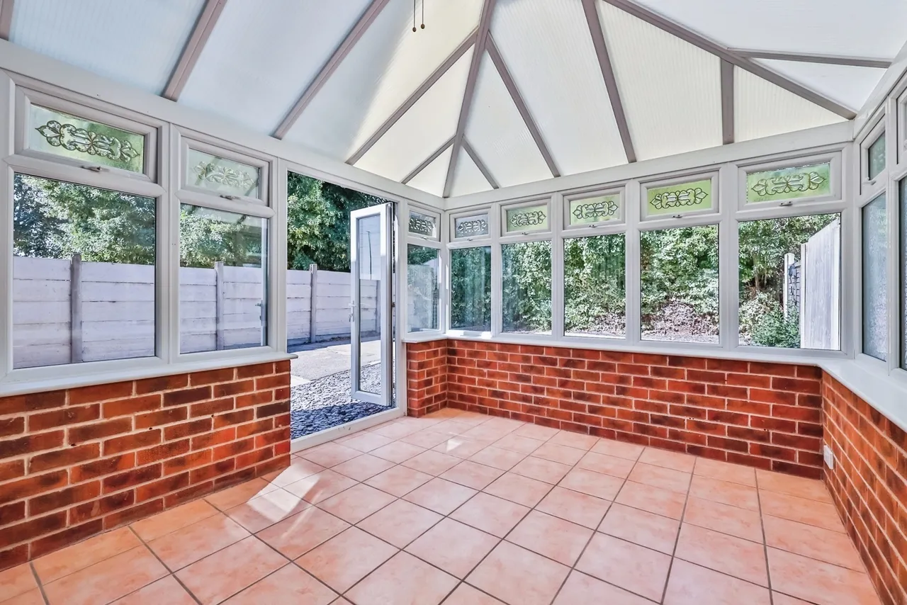Farnborough Road, Clifton, Nottingham, NG11, photo 4