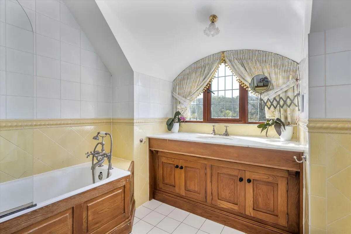 Sutton Place, Abinger Hammer, RH5, photo 16