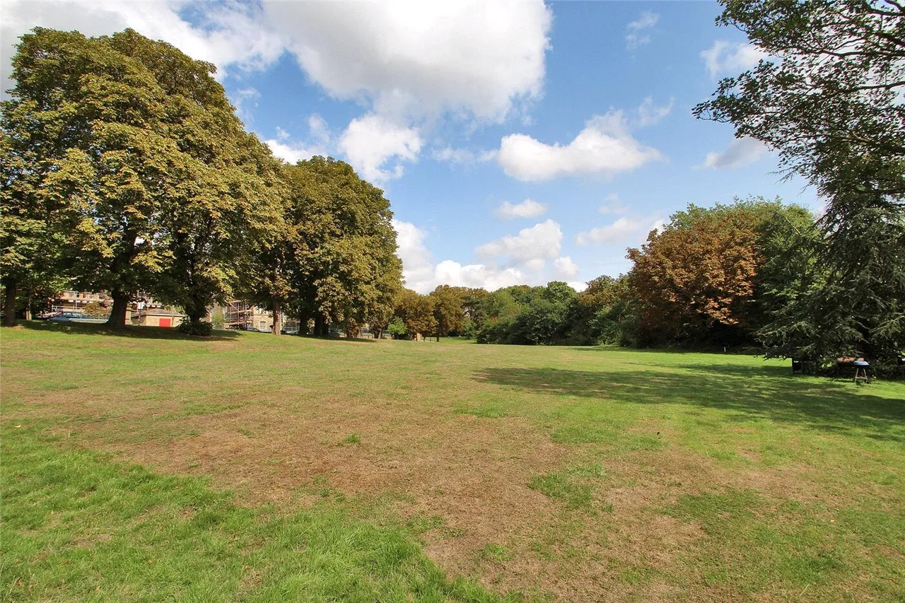 Gilbert Close, SE18, photo 11