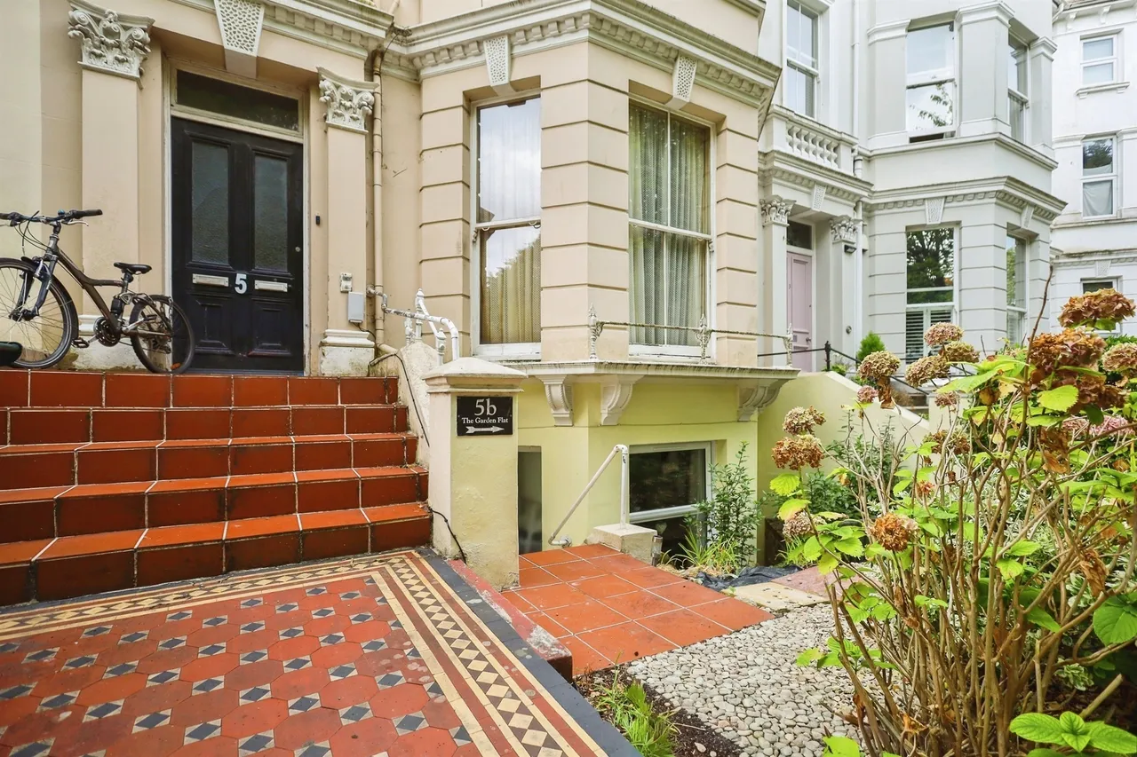 2 bed flat for sale, The Avenue, Eastbourne, BN21