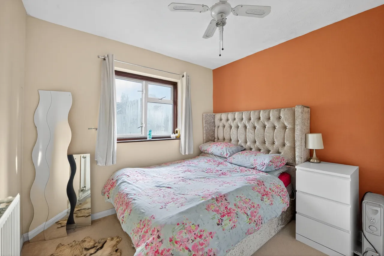 Chadwell Heath Lane, Romford, RM6, photo 15