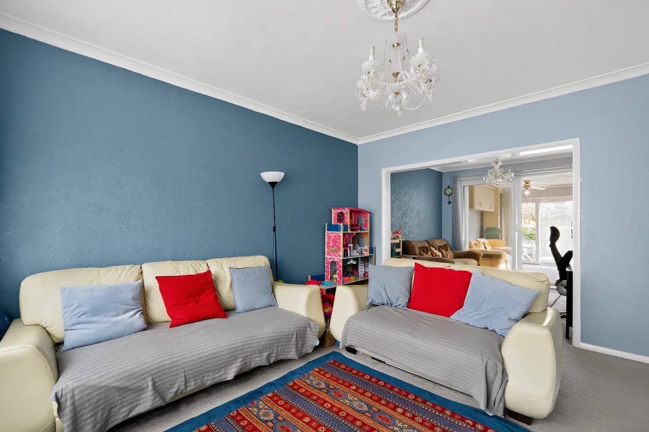Chadwell Heath Lane, Romford, RM6, photo 3