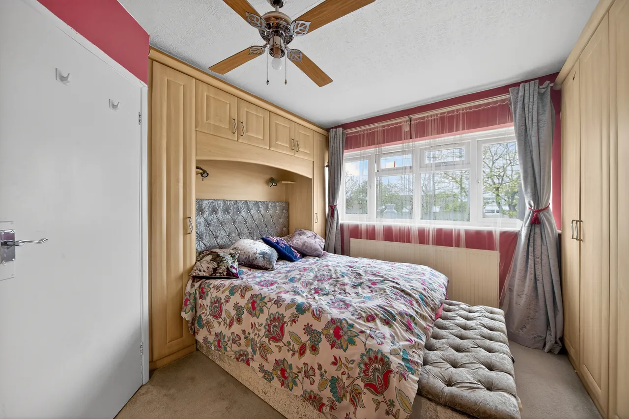 Chadwell Heath Lane, Romford, RM6, photo 12