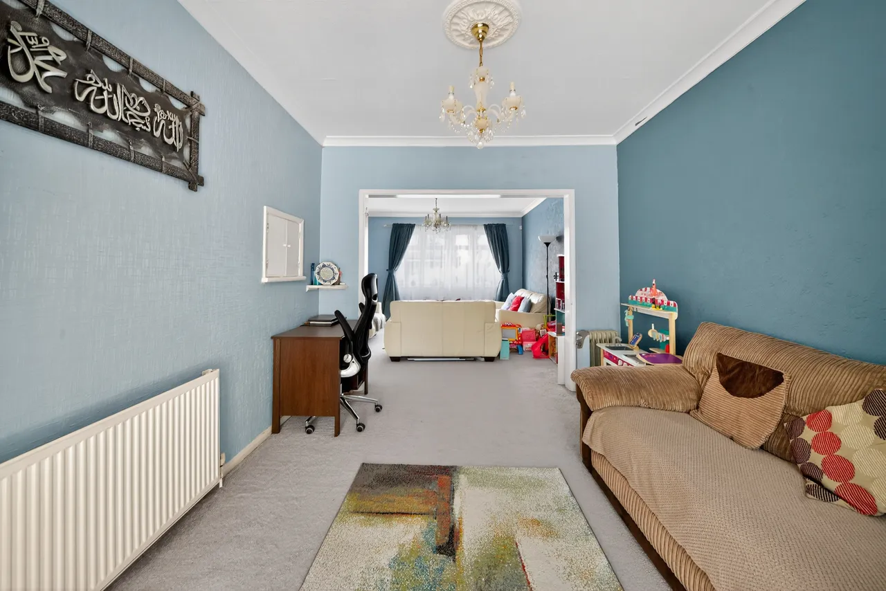 Chadwell Heath Lane, Romford, RM6, photo 4