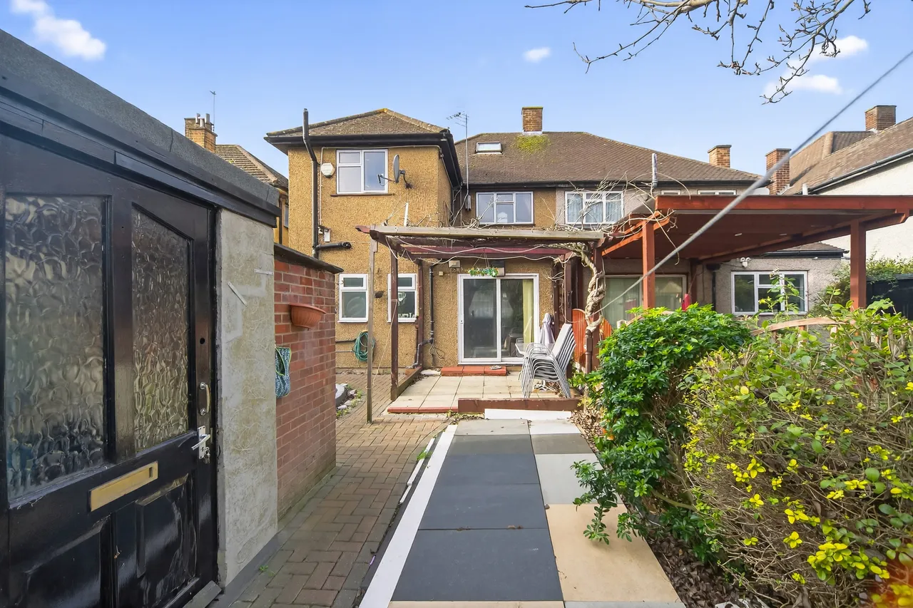 Chadwell Heath Lane, Romford, RM6, photo 20