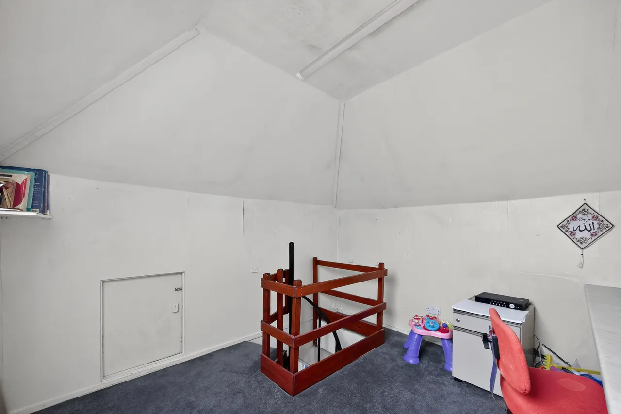 Chadwell Heath Lane, Romford, RM6, photo 18