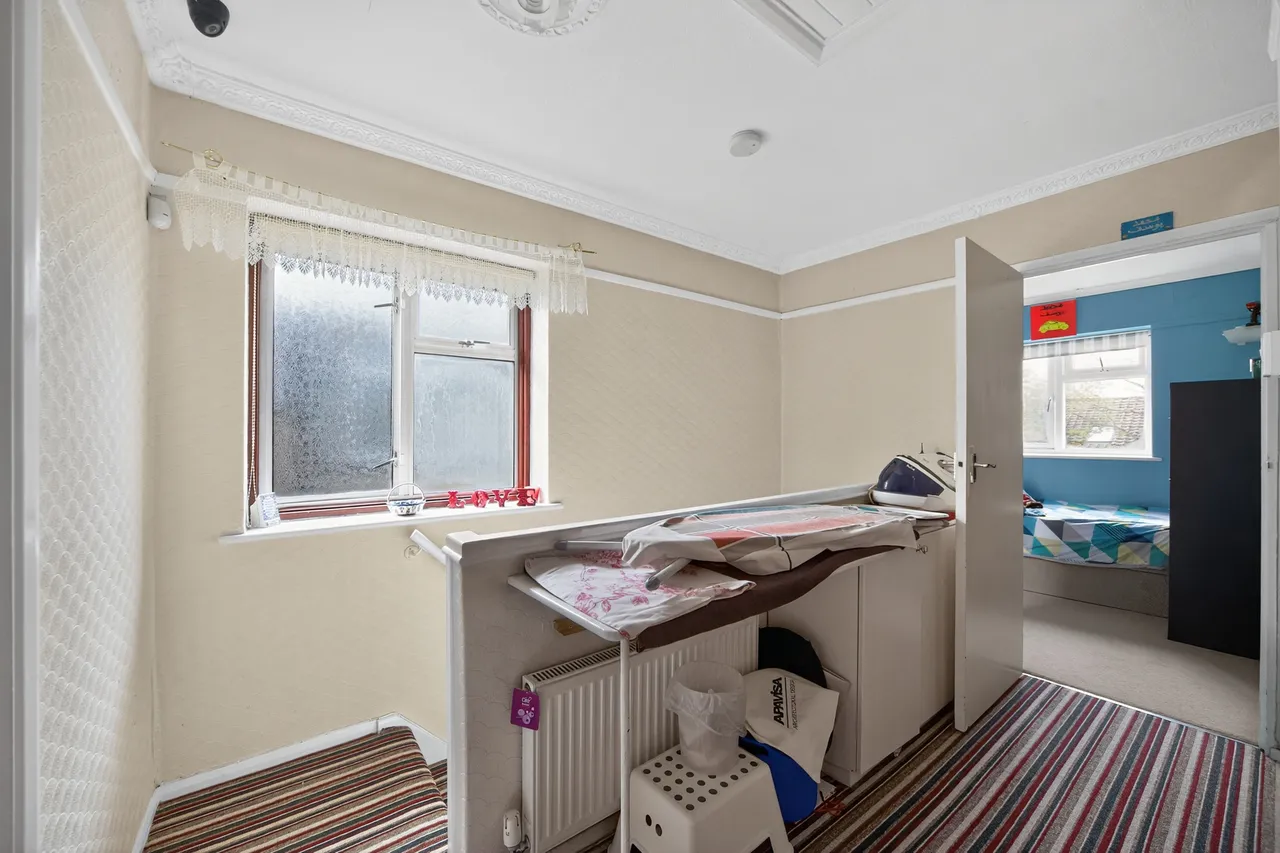 Chadwell Heath Lane, Romford, RM6, photo 10