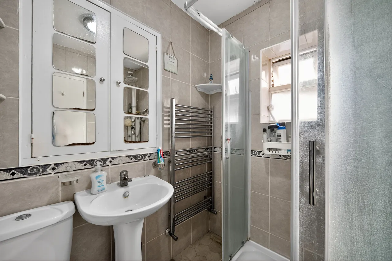 Chadwell Heath Lane, Romford, RM6, photo 13