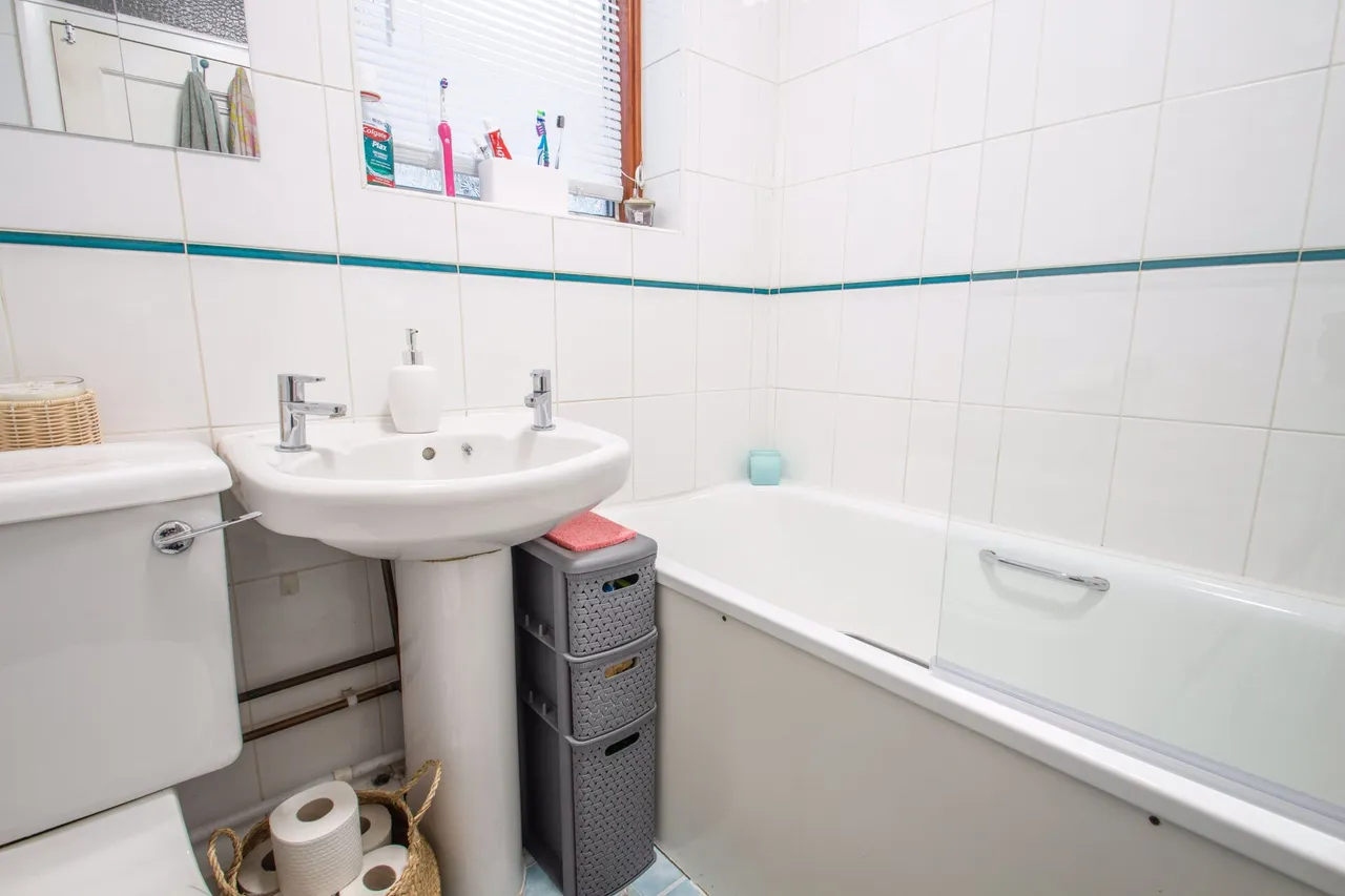 Russell Close, Bexleyheath, Kent, DA7, photo 6