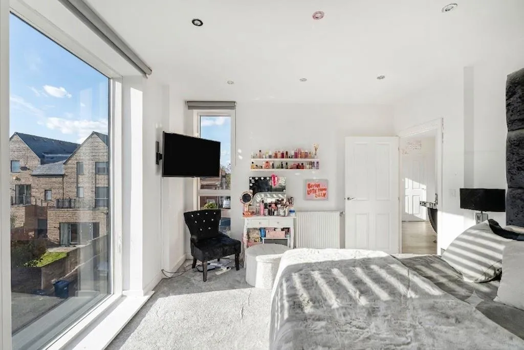 Garrison Heights, Millbrook Park, NW7, 55 Henry Darlot Drive, Mill Hill, photo 7