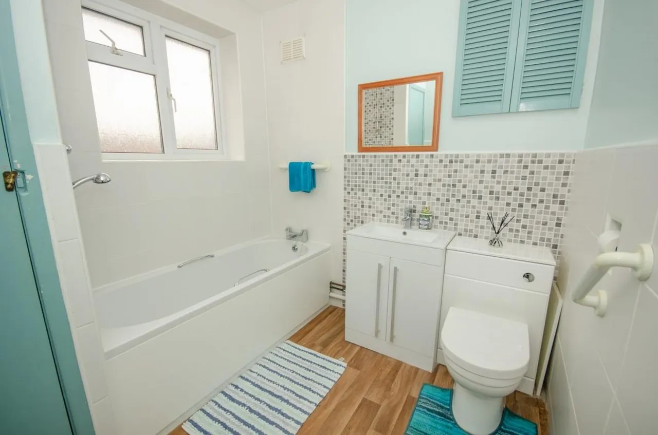 Bromley Heath Road, Downend, Bristol, BS16 6JT, photo 4