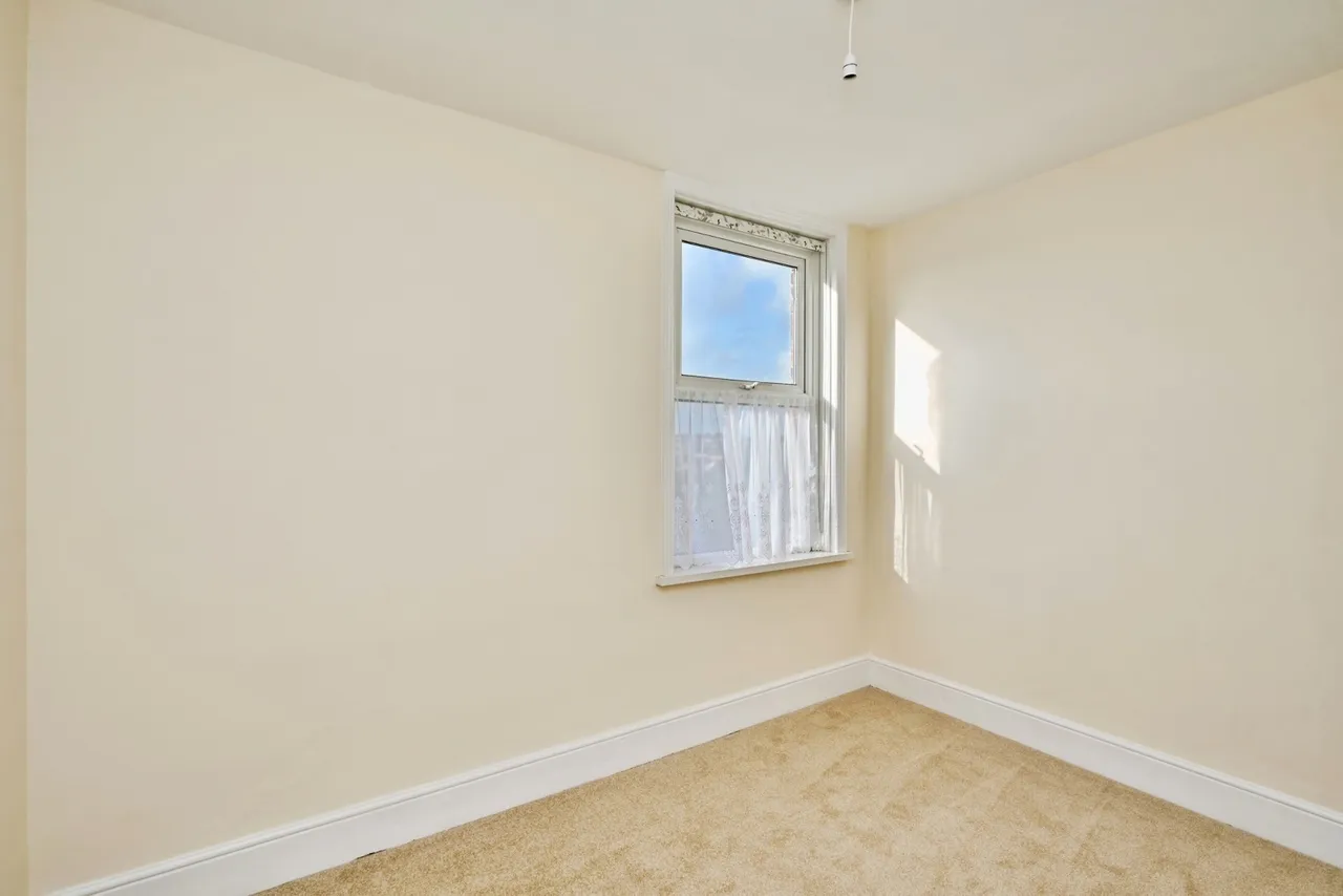 Adelaide Grove, East Cowes, PO32, photo 9