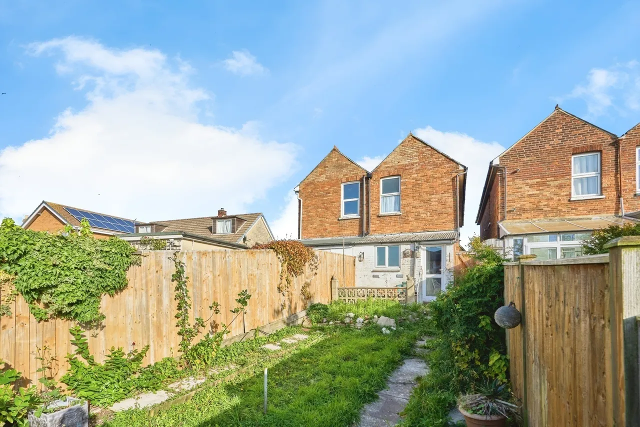 Adelaide Grove, East Cowes, PO32, photo 14