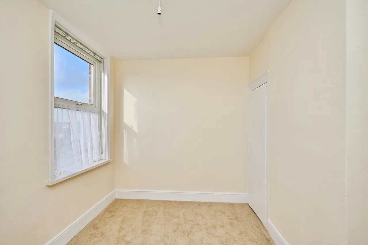 Adelaide Grove, East Cowes, PO32, photo 10