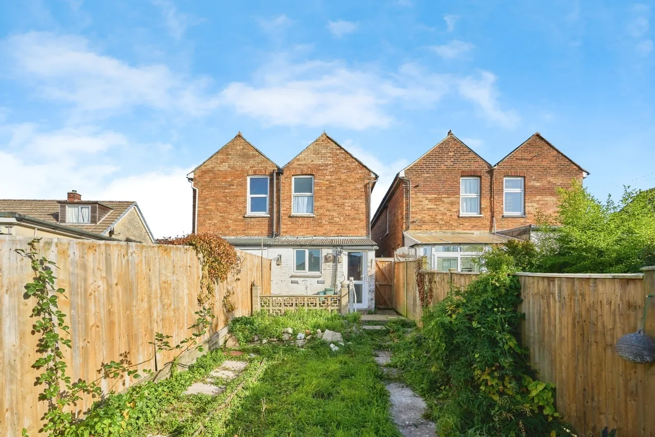 Adelaide Grove, East Cowes, PO32, photo 12