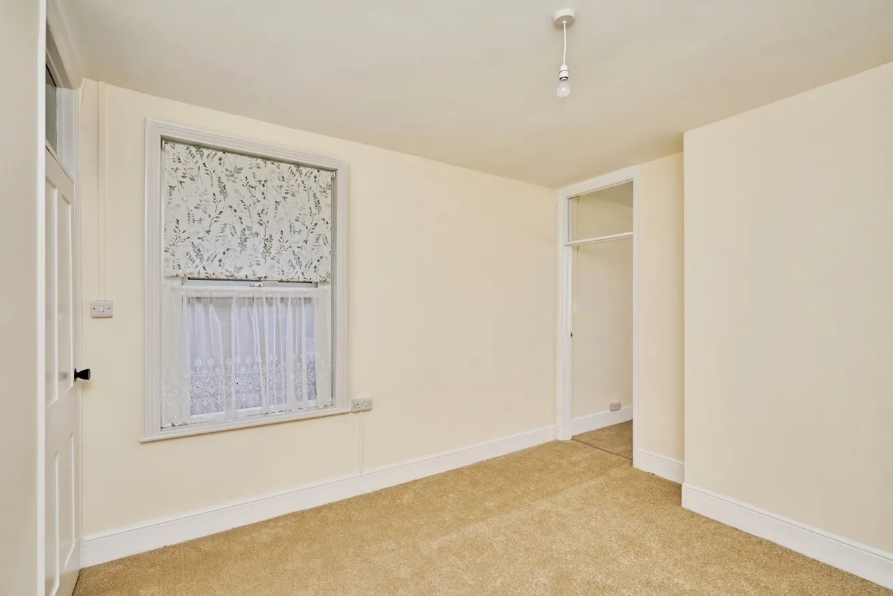 Adelaide Grove, East Cowes, PO32, photo 8