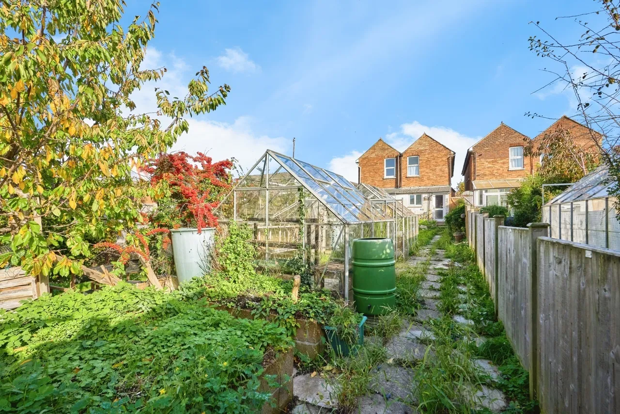 Adelaide Grove, East Cowes, PO32, photo 13