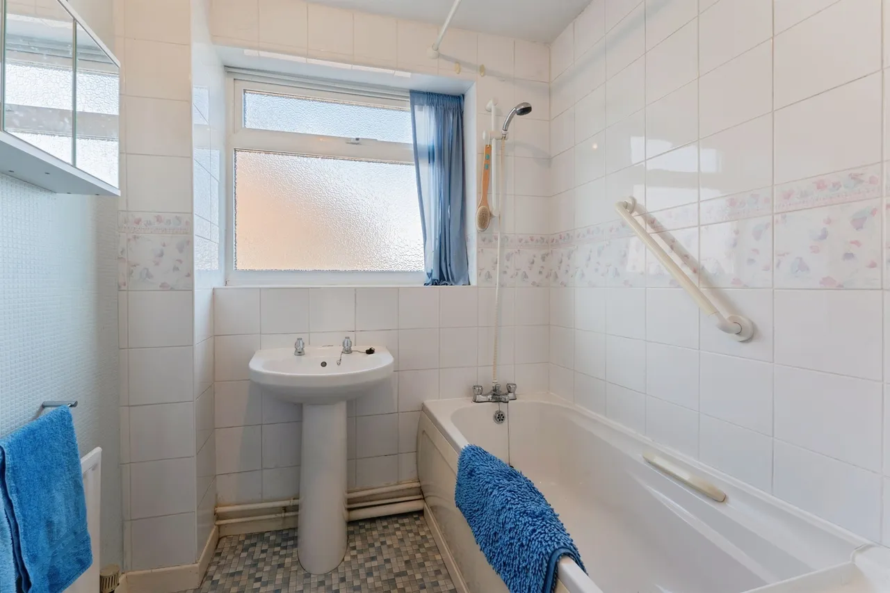 Shepton Road, Great Sutton, CH66, photo 14