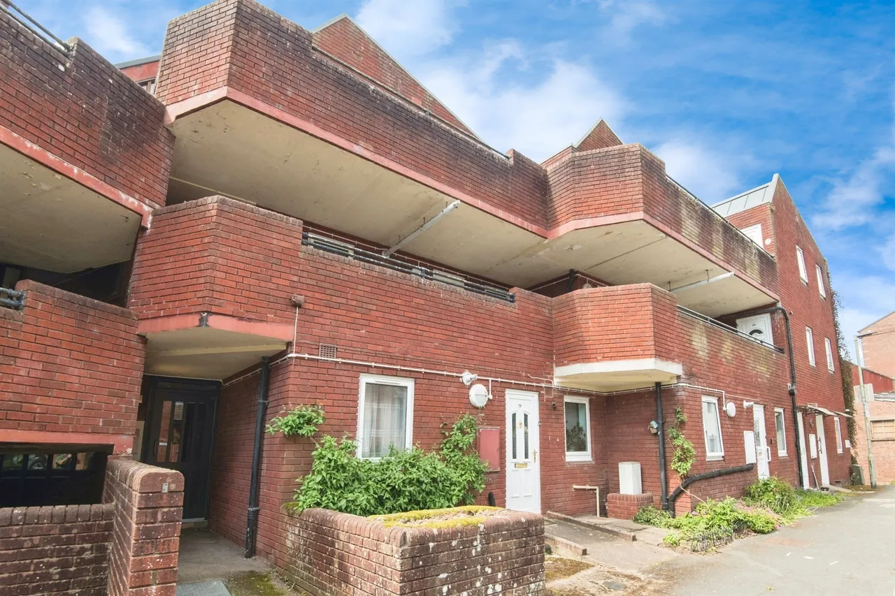 2 bed flat for sale — King Street, Exeter