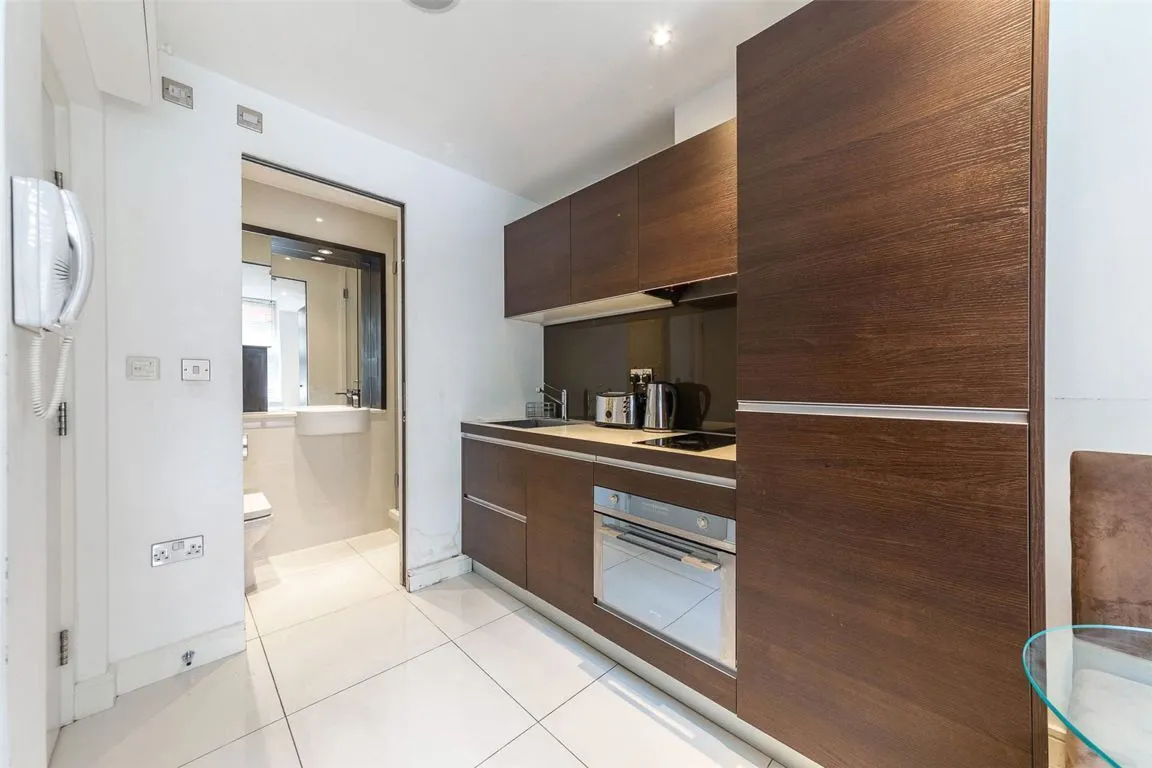 Albany House, London, photo 5