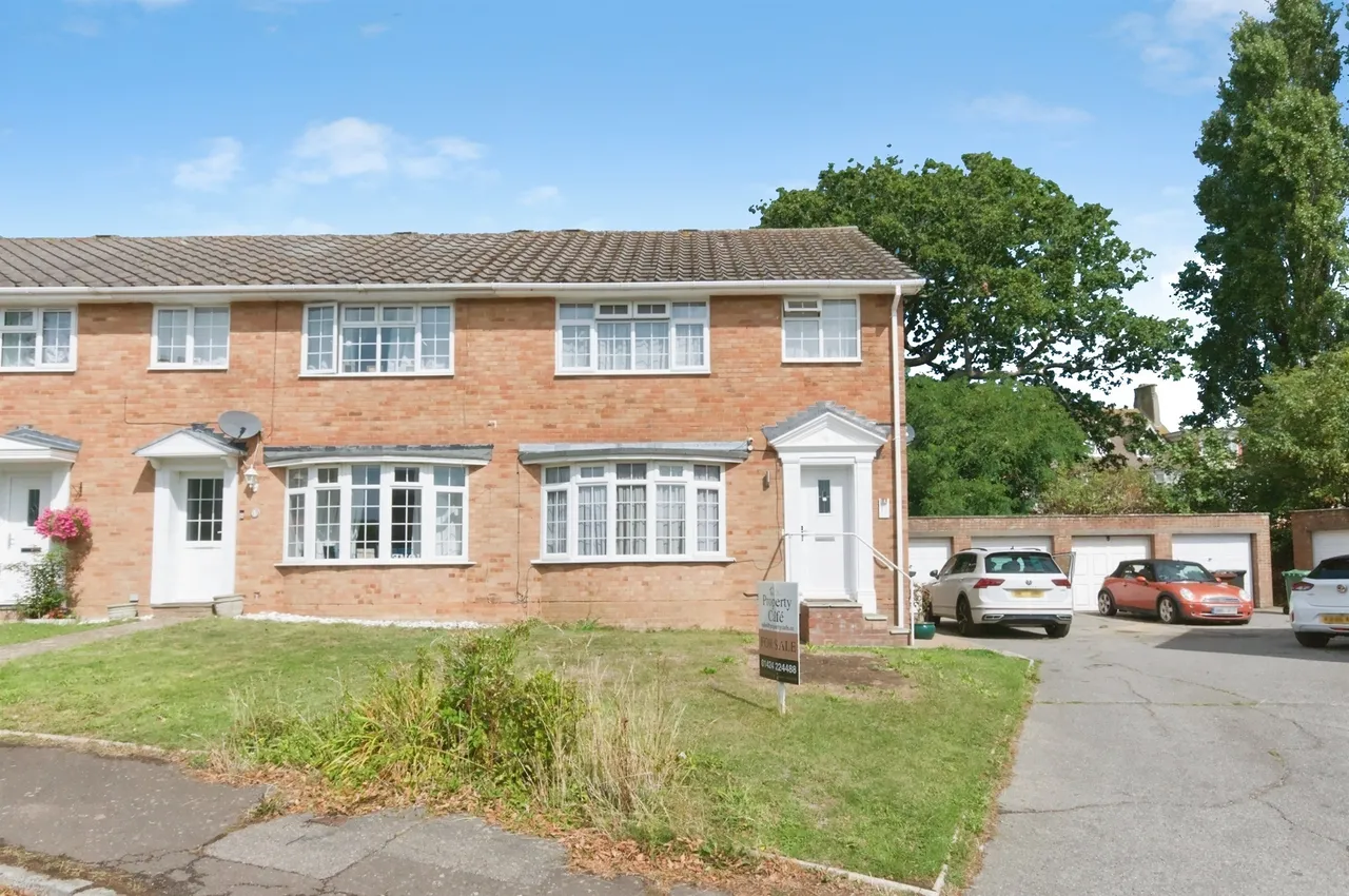 3 bed house for sale — Chartres Close, Bexhill-On-Sea