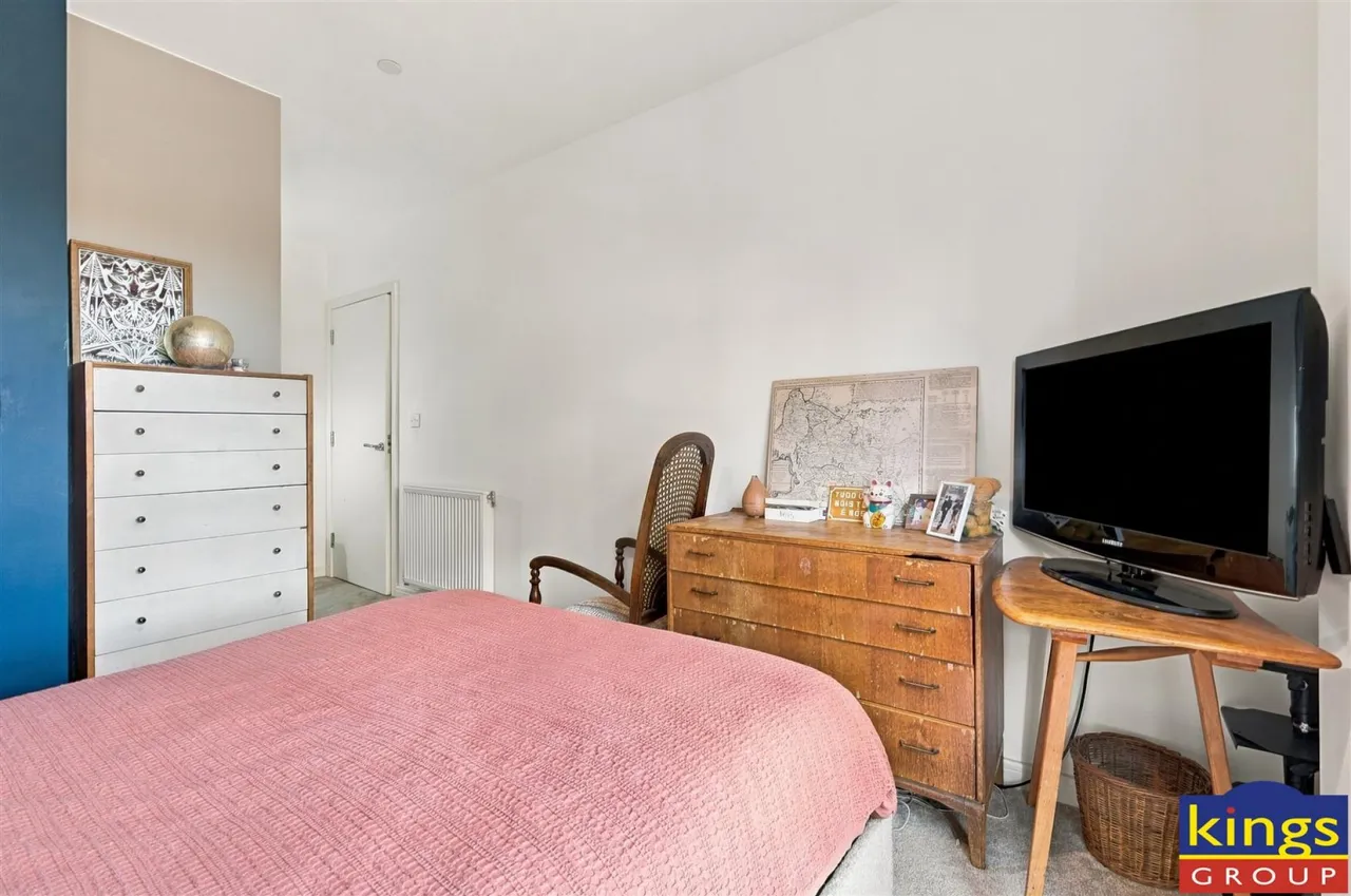 Clarkson Crescent, London, photo 8
