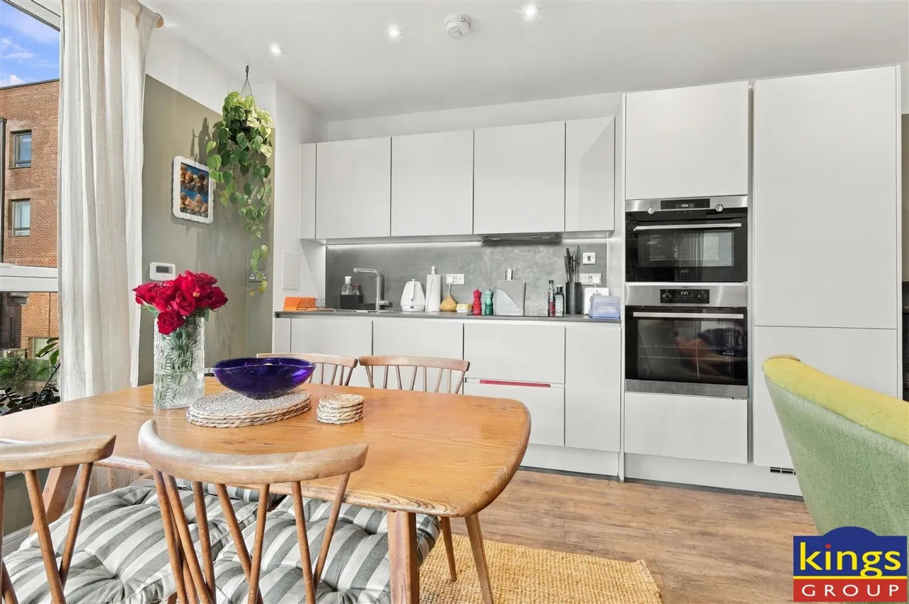 Clarkson Crescent, London, photo 5