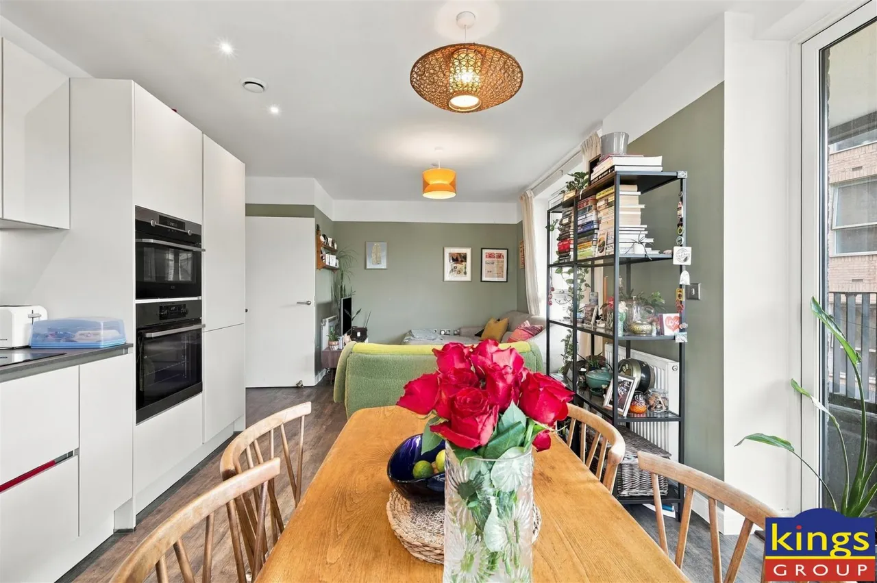Clarkson Crescent, London, photo 6