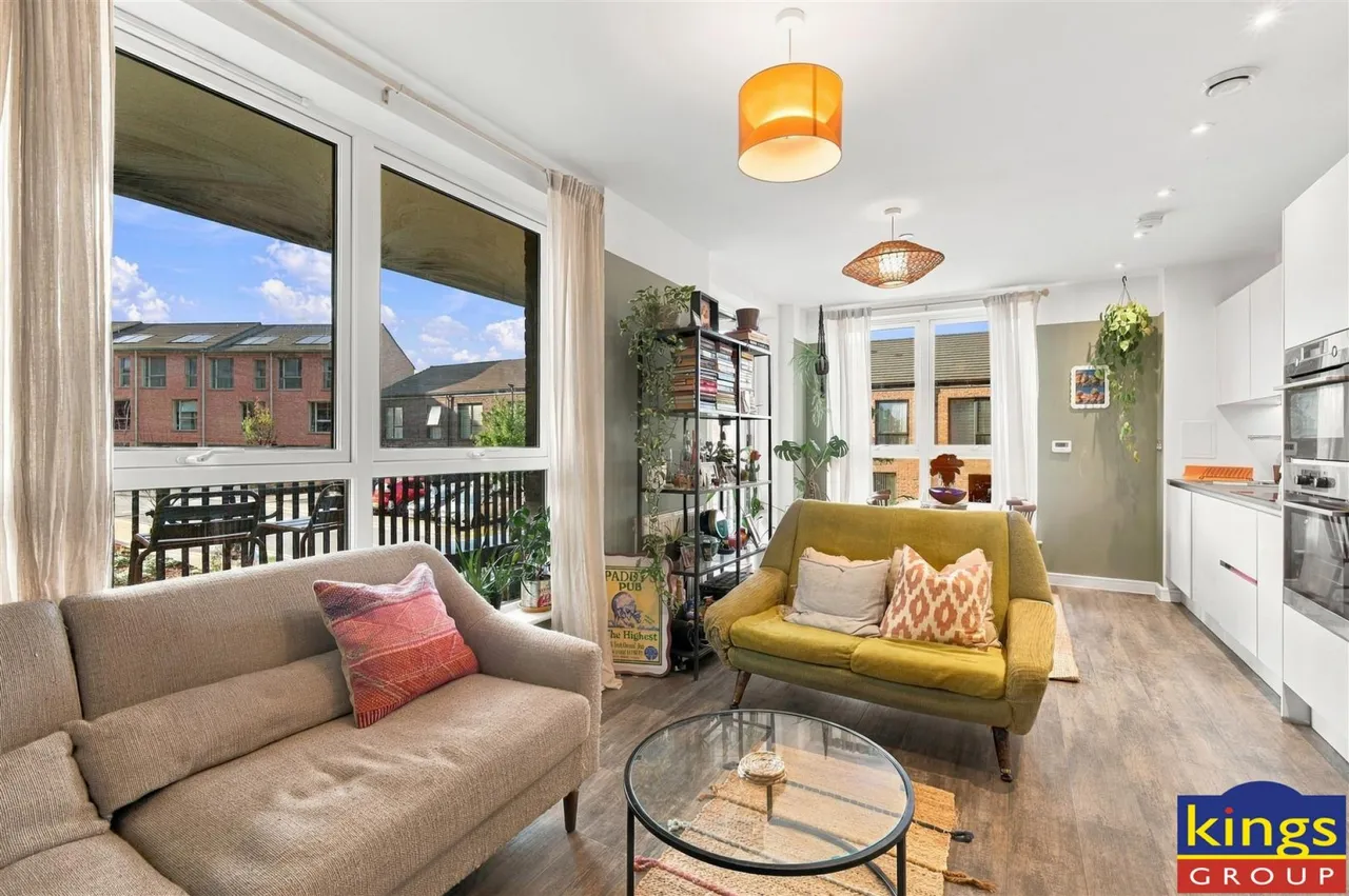 Clarkson Crescent, London, photo 3