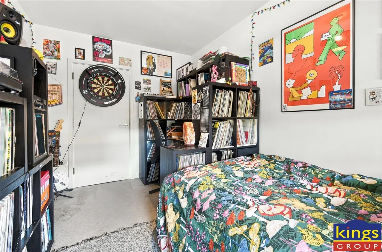 Clarkson Crescent, London, photo 10
