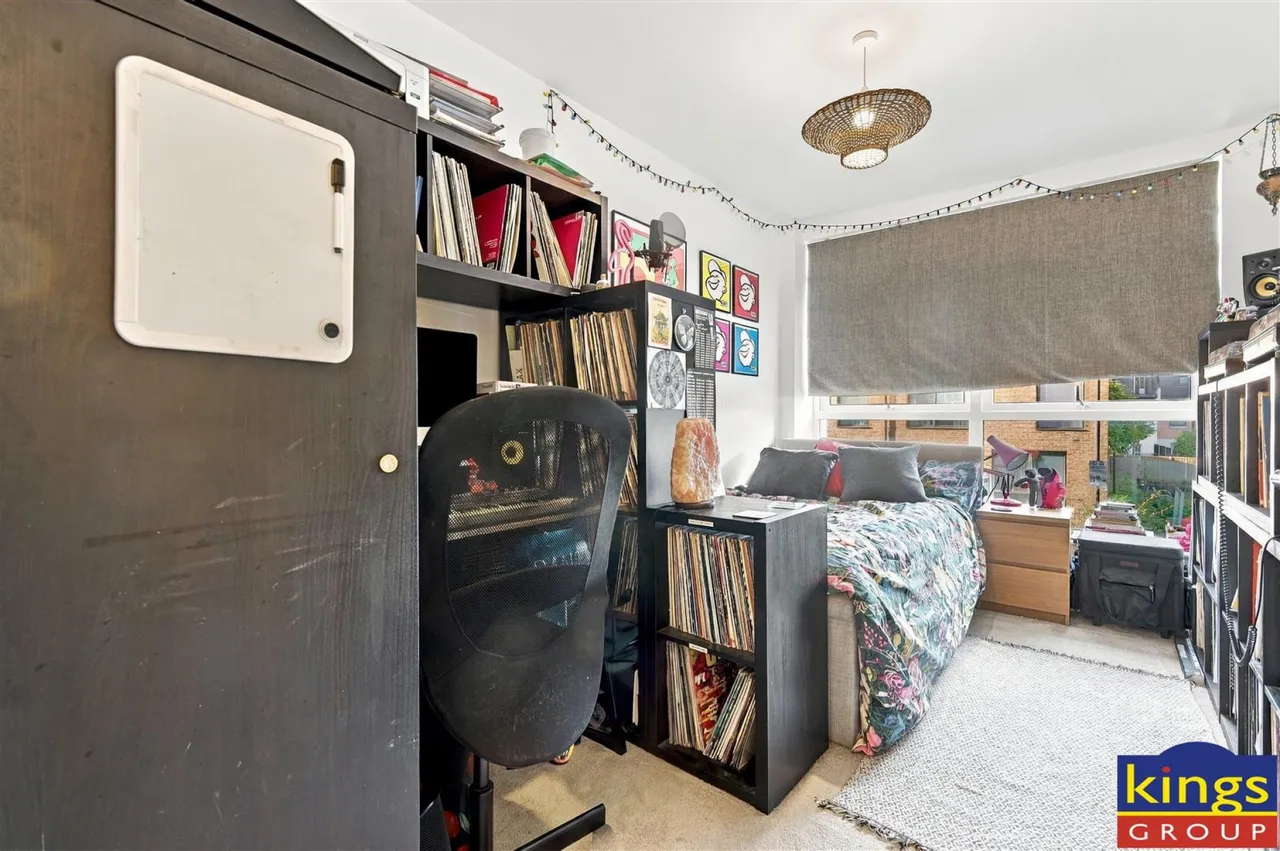 Clarkson Crescent, London, photo 9