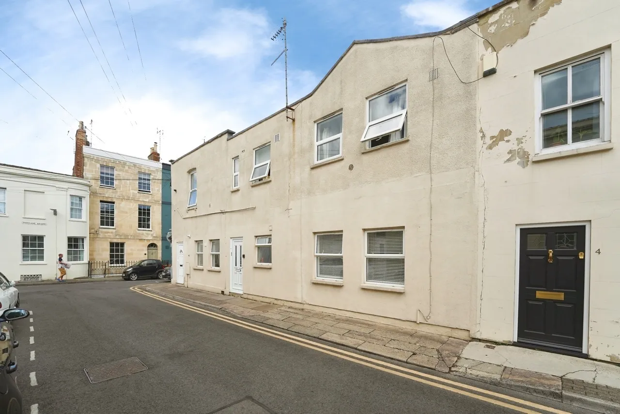 4 bed flat for sale, Portland Place, Cheltenham, GL52