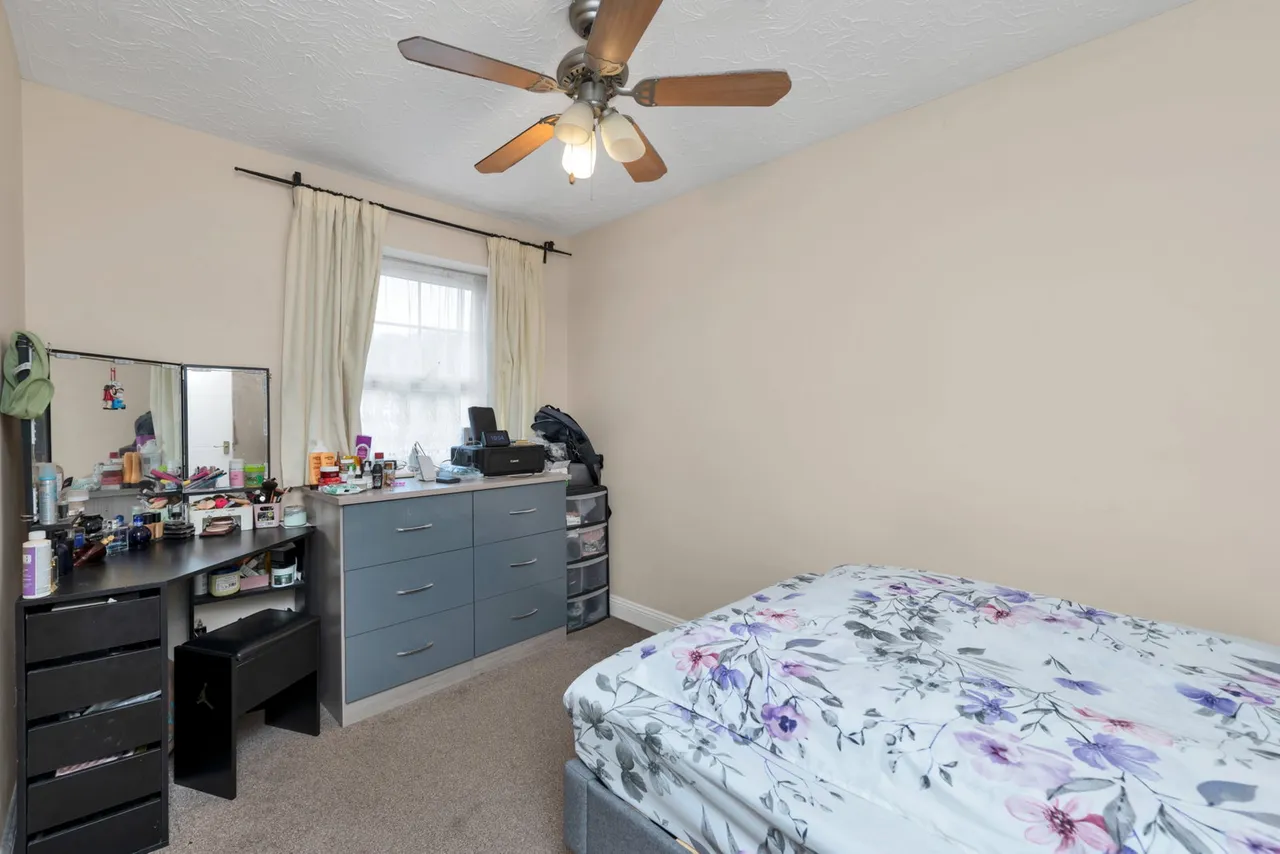 Lodge Close, Huntingdon, PE29 6GR, photo 4