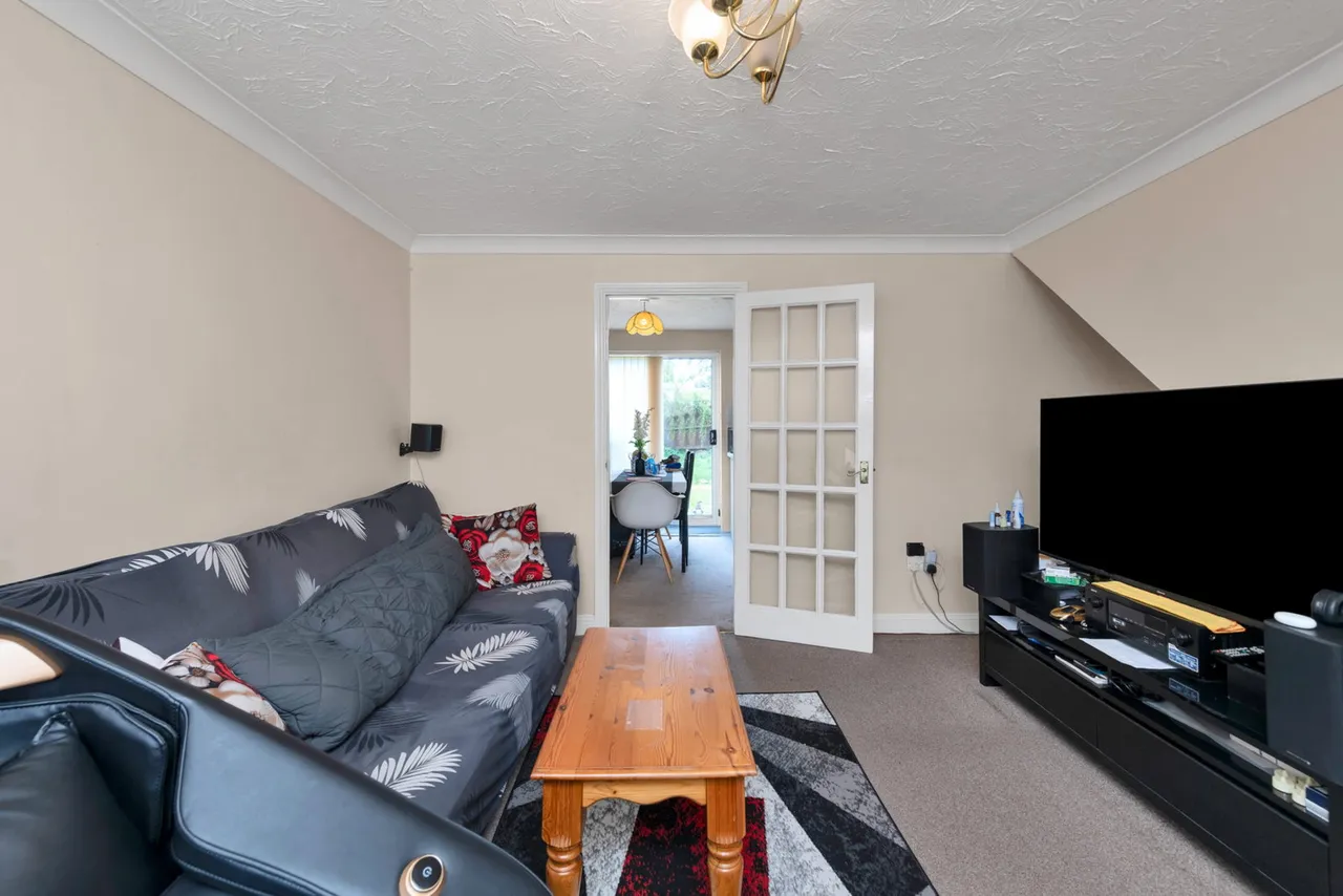 Lodge Close, Huntingdon, PE29 6GR, photo 2