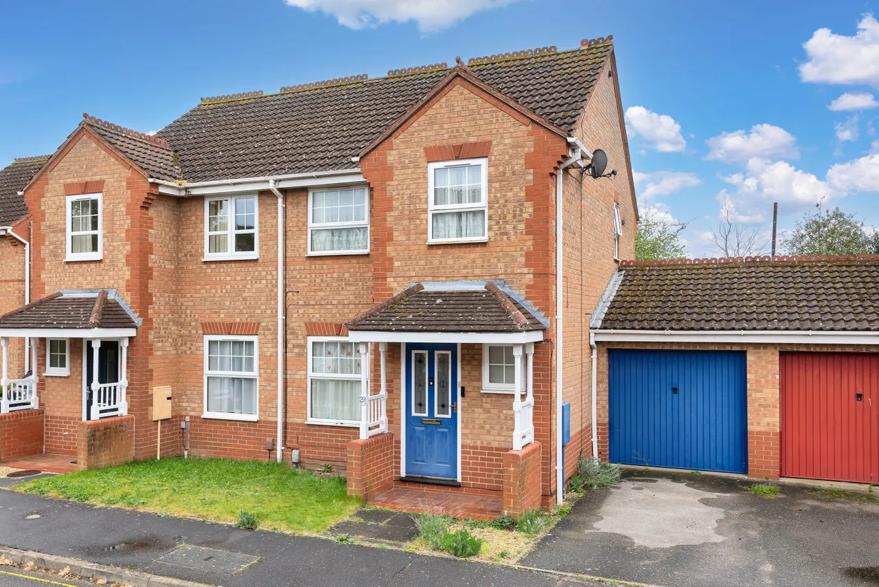 3 bed house for sale — Lodge Close, Huntingdon, PE29 6GR