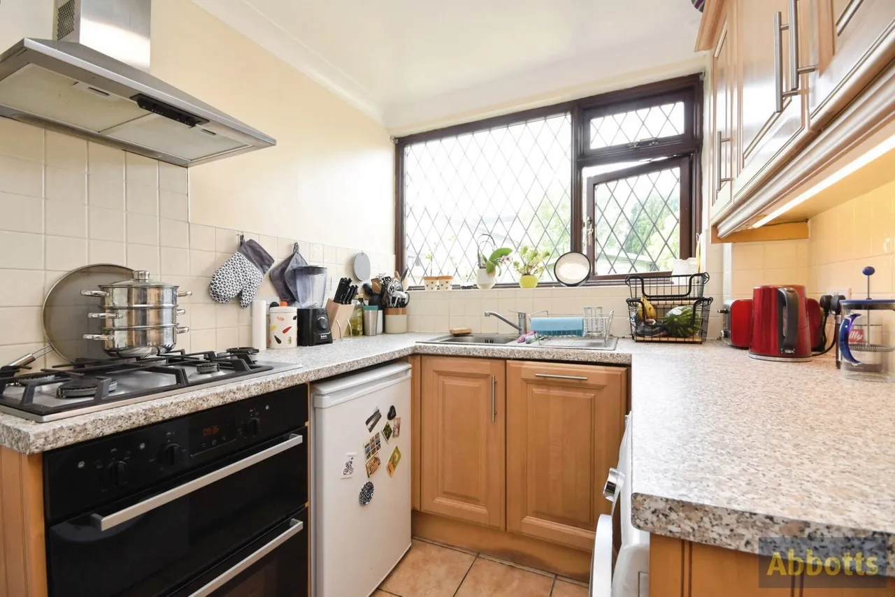 Hilary Crescent, Rayleigh, Essex, SS6, photo 11