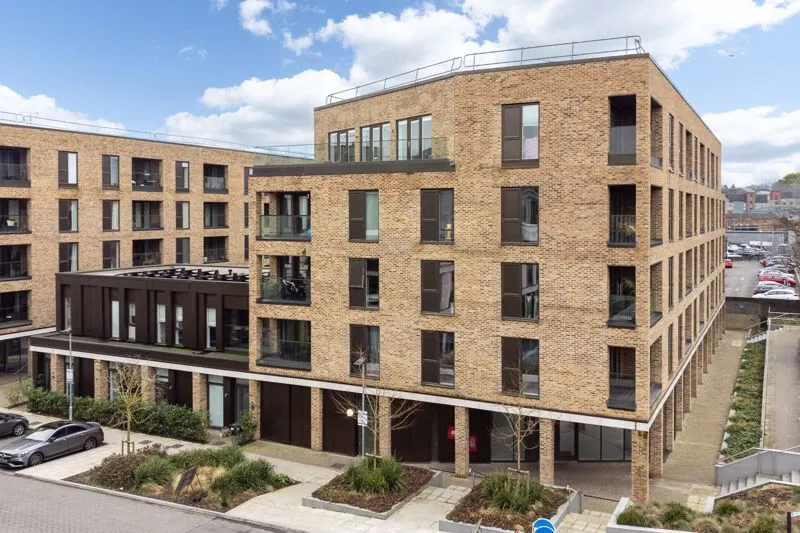 1 bed flat for sale, Spitfire Chase, Walton-On-Thames, KT12