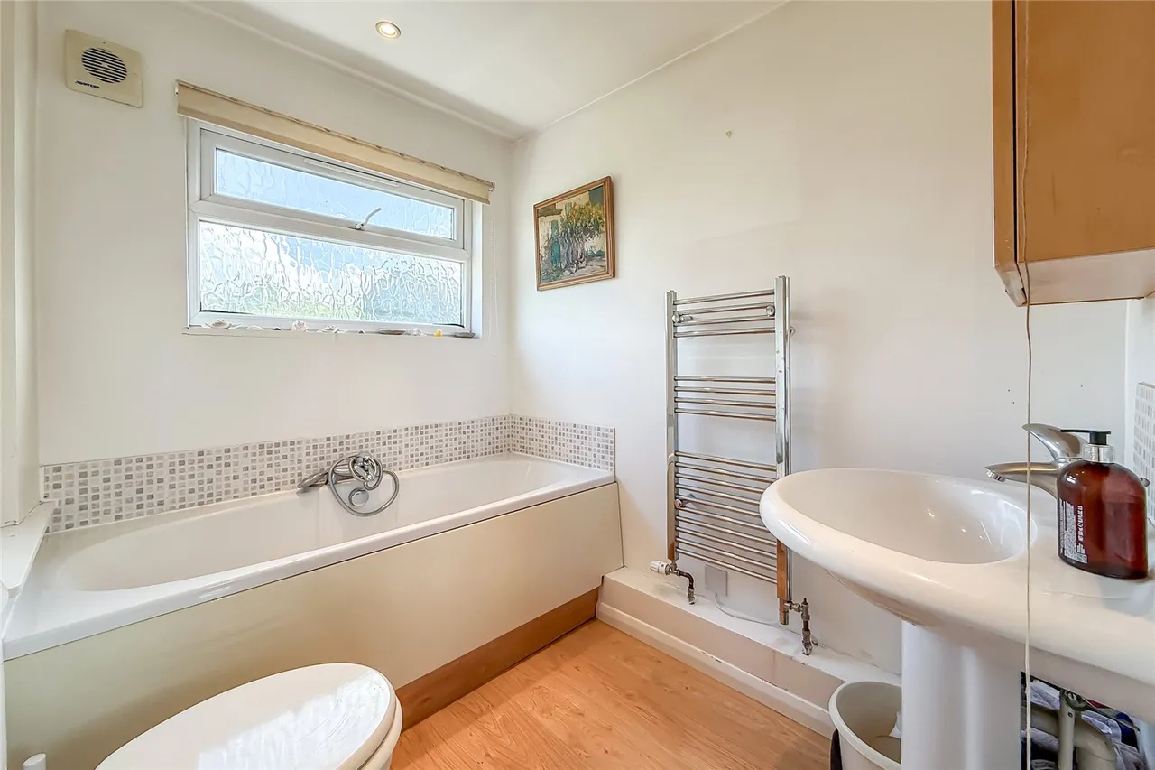 Garrard Way, Wheathampstead, Hertfordshire, AL4 8PE, photo 9