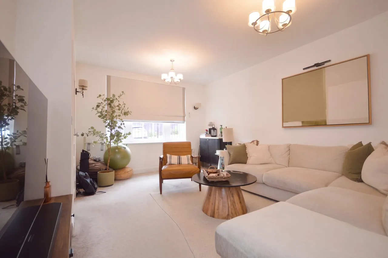 Minerva Way, Wilton Park, HP9, photo 2