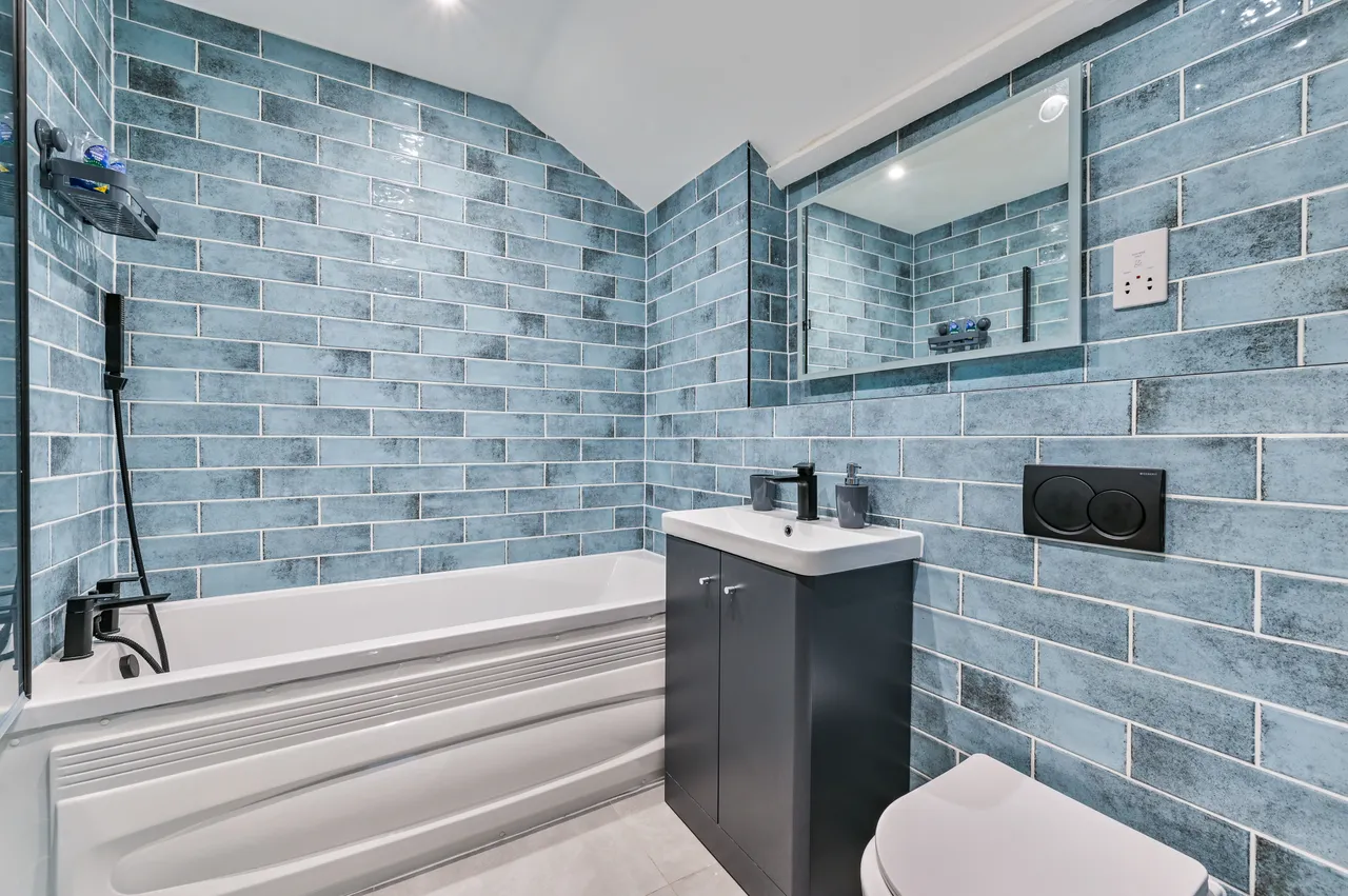 4a Stuart Crescent, London, photo 12